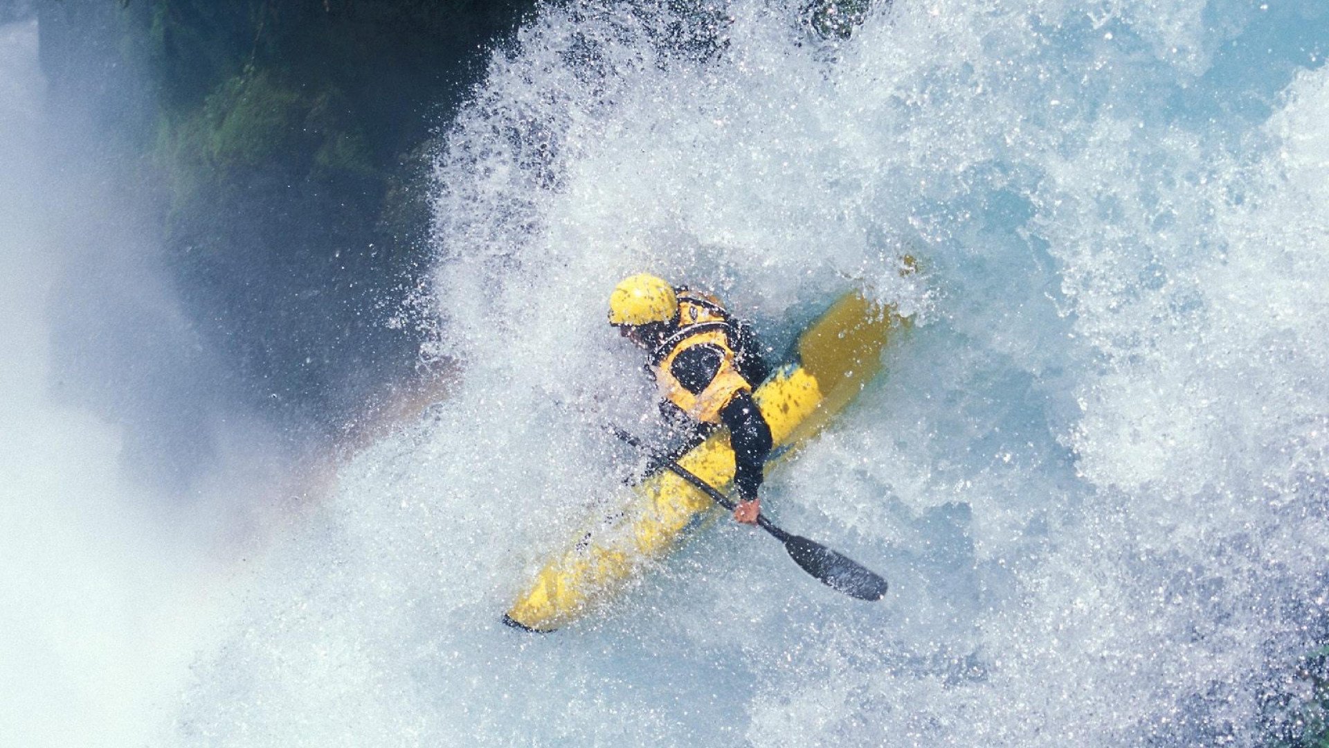 mk体育-库里连中三记远投勇士再次反超比分,库里远投集锦
